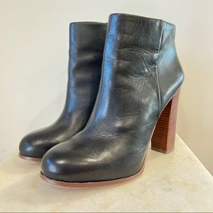 Like New! Vince Camuto 'Grenadine' Black Leather Ankle Stacked Heel Bootie *